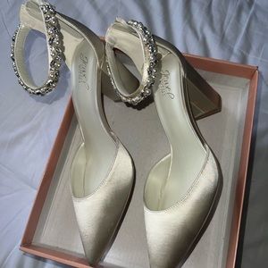 Pointed Toe Satin Block Heels with Crystal Strap
JEWEL BADGLEY MISCHKA size 8.5